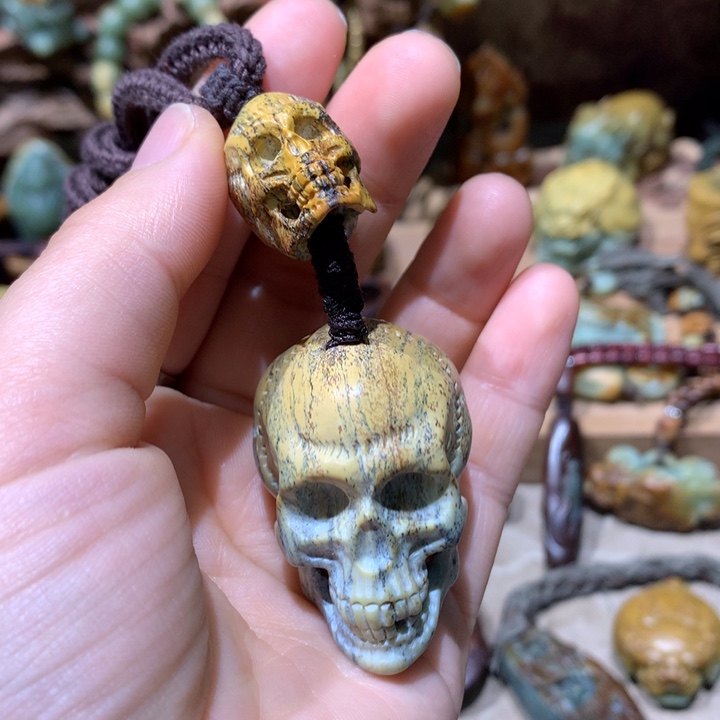 未镶嵌岫岩河磨玉（透闪石质玉）把件