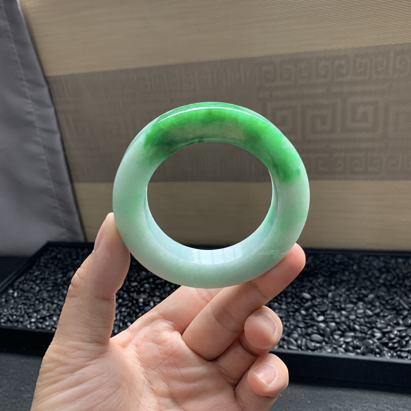 天然翡翠缅甸A货翡翠手镯定制辣阳绿手镯圈口