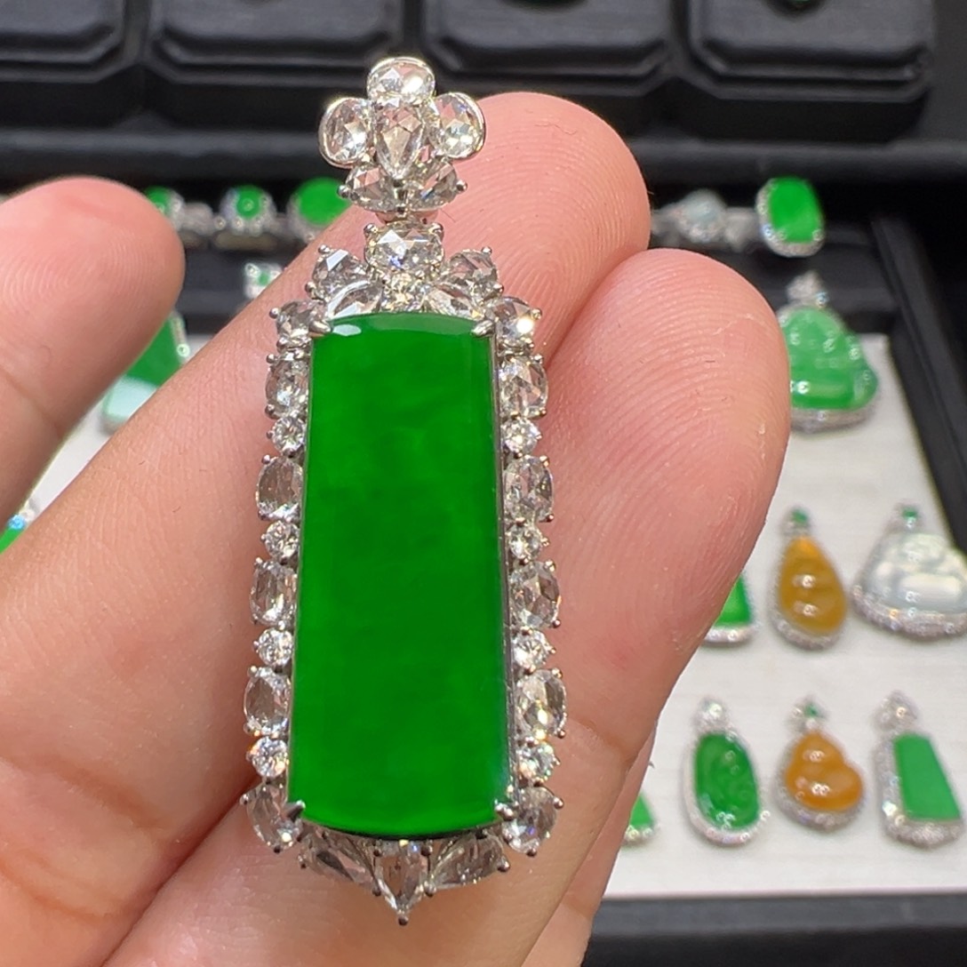 翡翠吊坠(不含链)18K金镶嵌