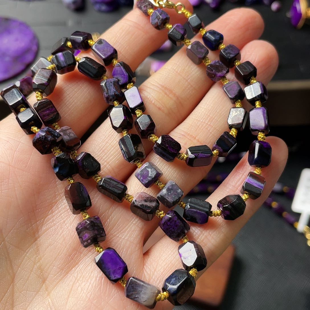 未镶嵌苏纪石（舒俱来）项链