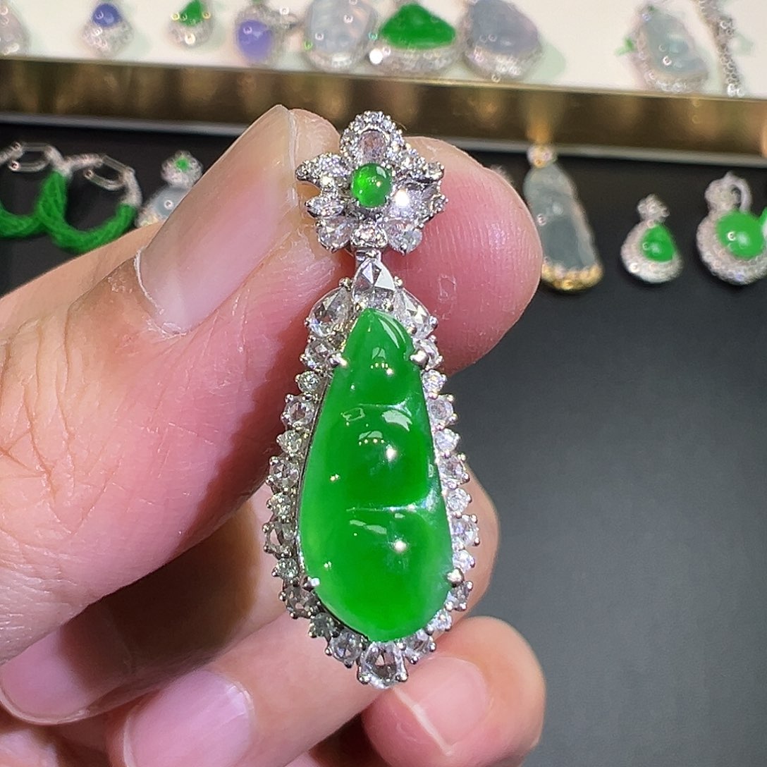 翡翠颈饰18K金镶嵌翡翠