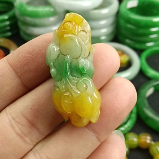 翡翠颈饰未镶嵌翡翠