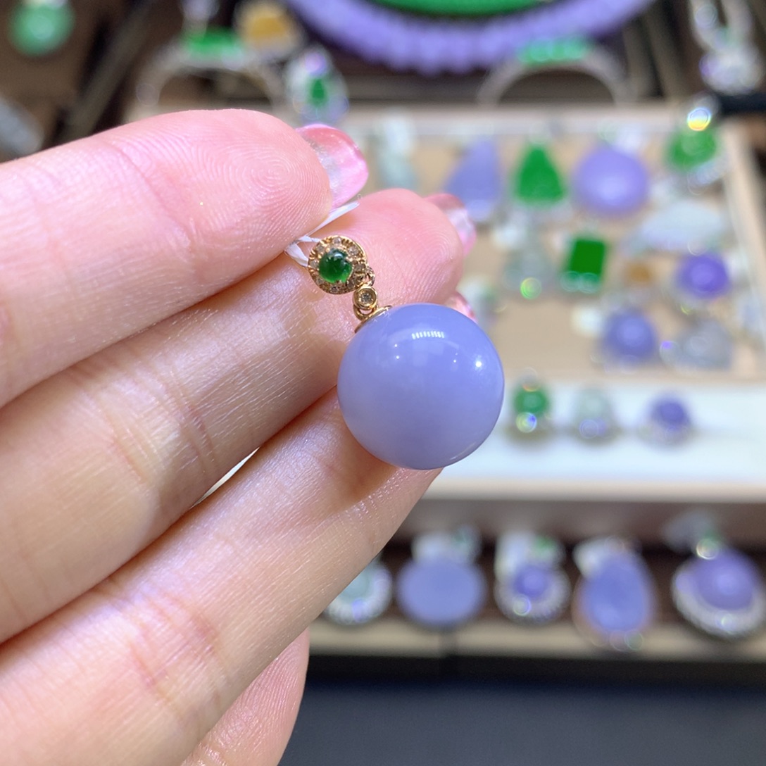 翡翠颈饰18K金镶嵌翡翠吊坠