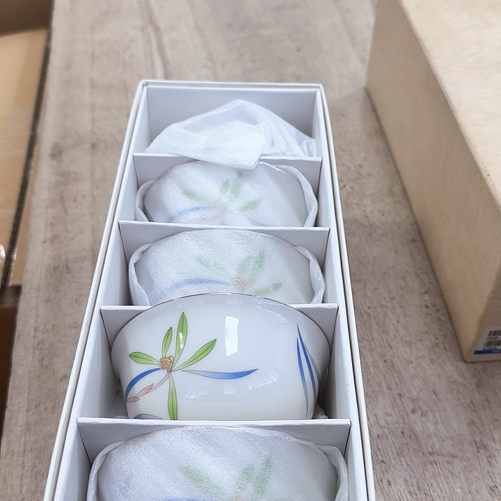 瓷片噗哈哈哈哈哈哈哈哈哈哈