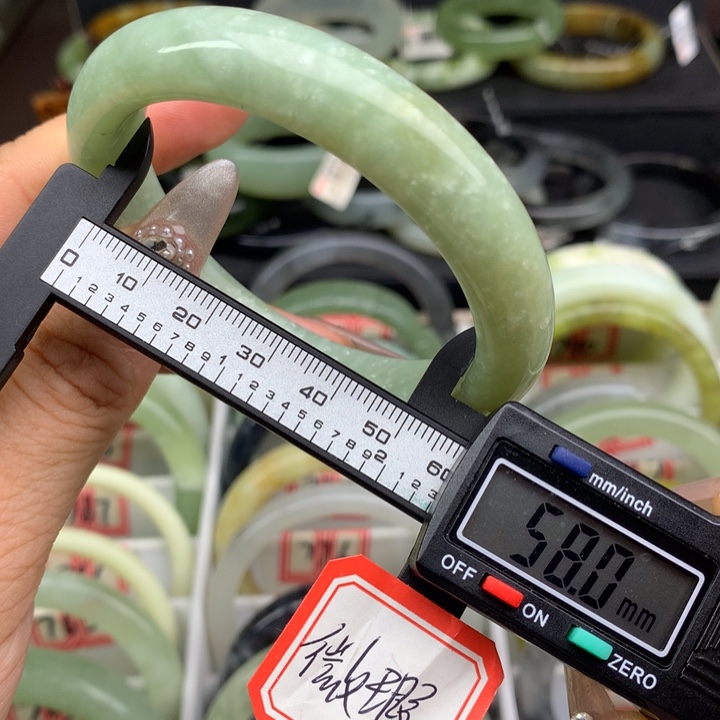 蛇纹石玉未镶嵌手镯783