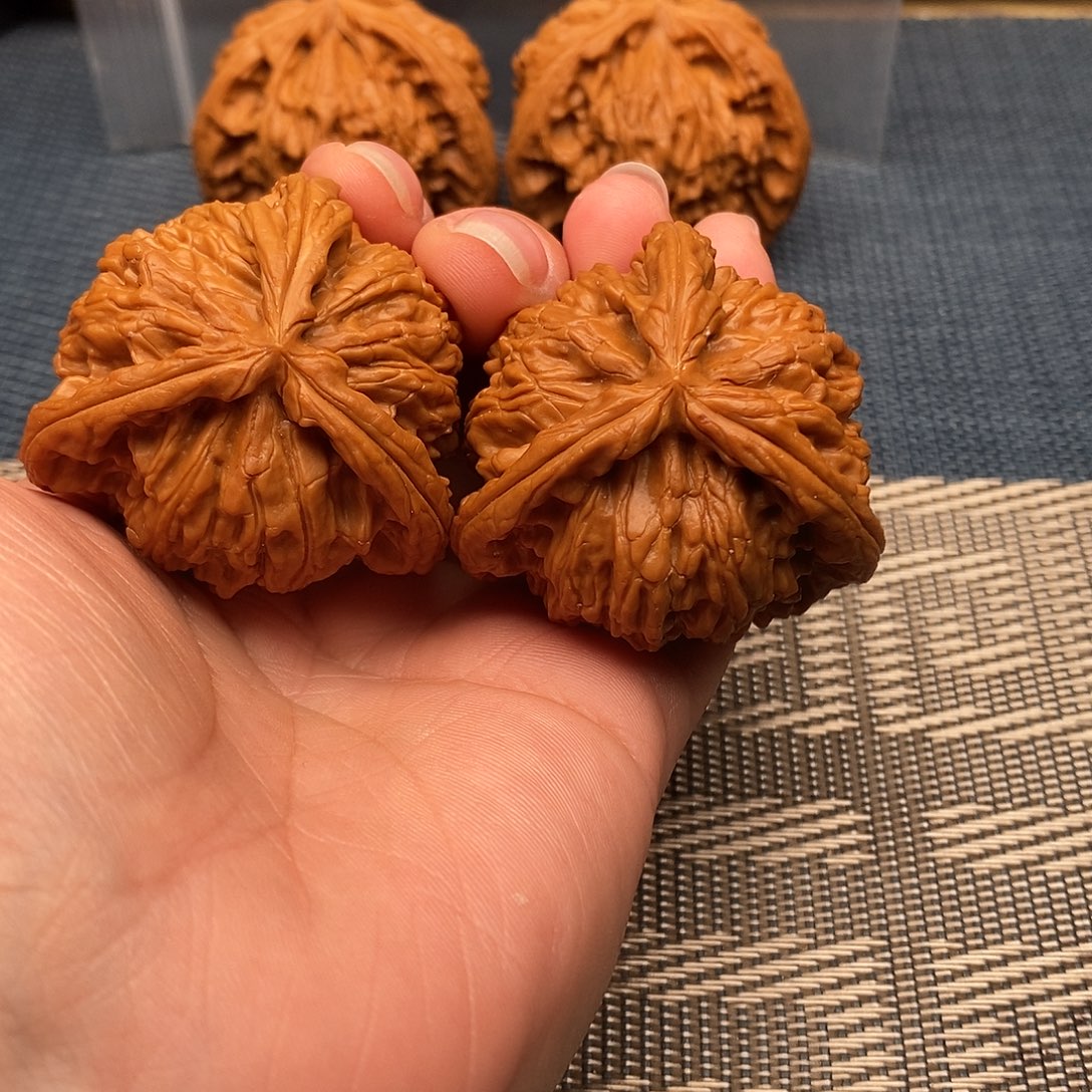 用***9文玩核桃吊坠三棱