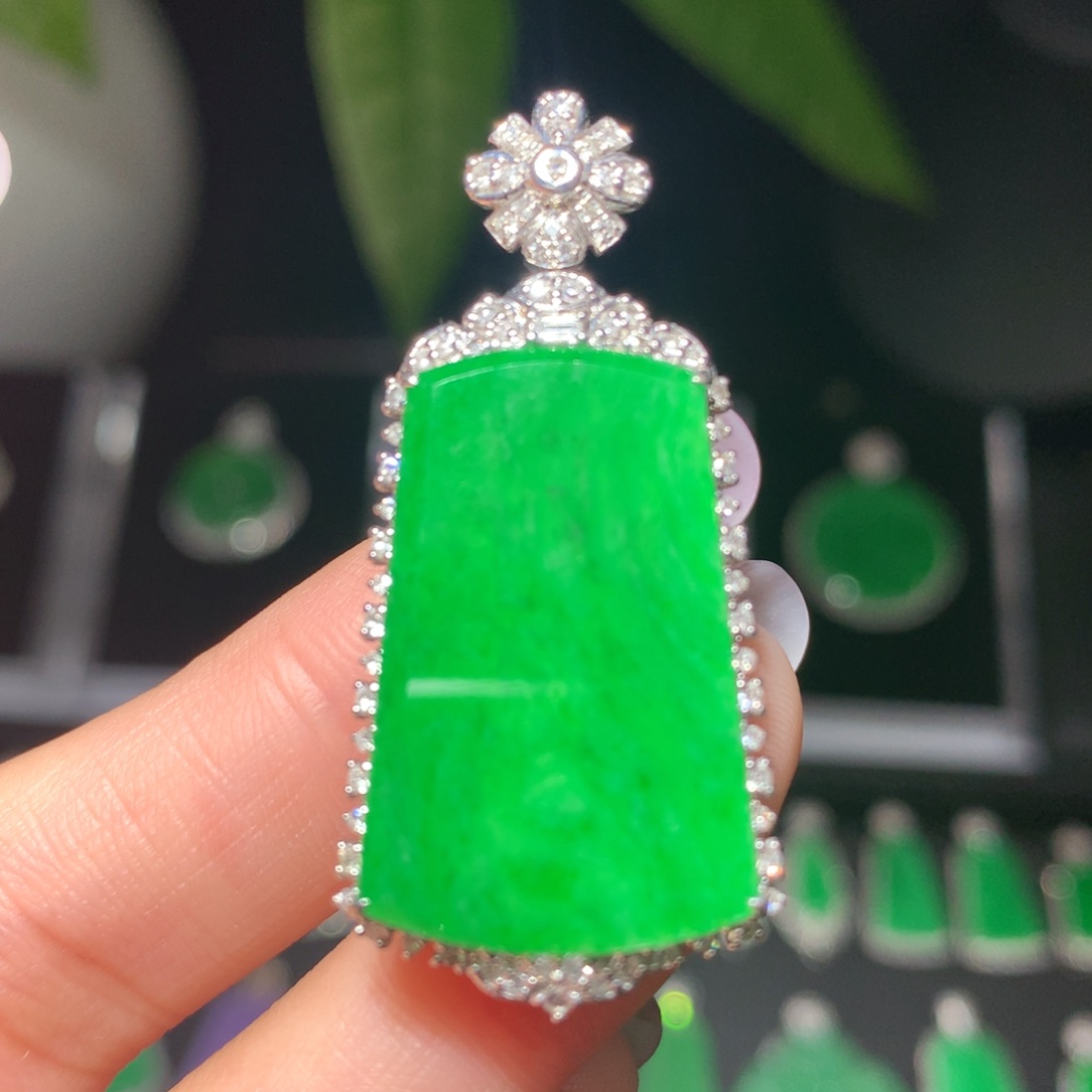 翡翠颈饰18K金镶嵌翡翠