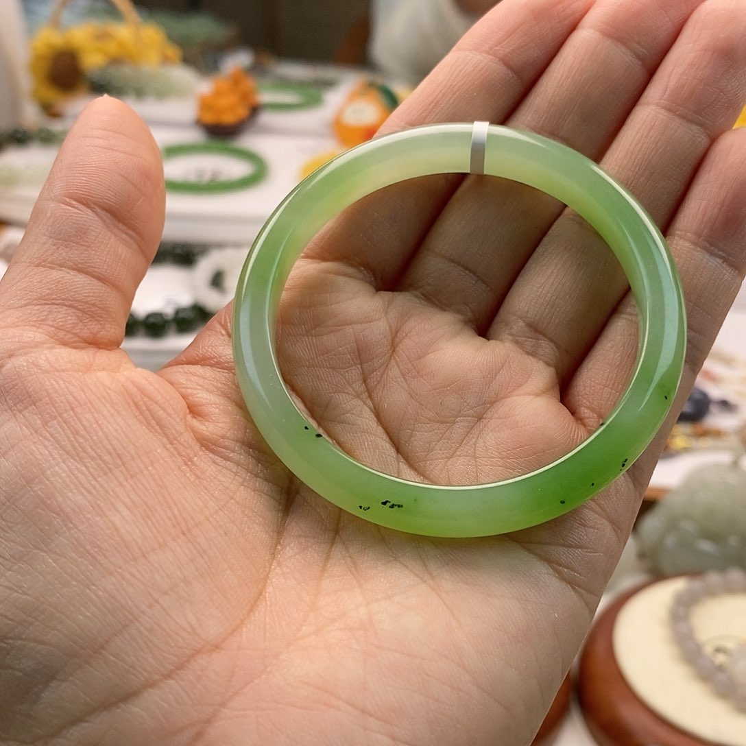 和田玉（碧玉）手镯未镶嵌菜***?