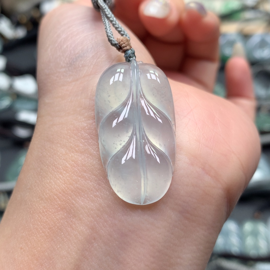 翡翠颈饰未镶嵌叶子