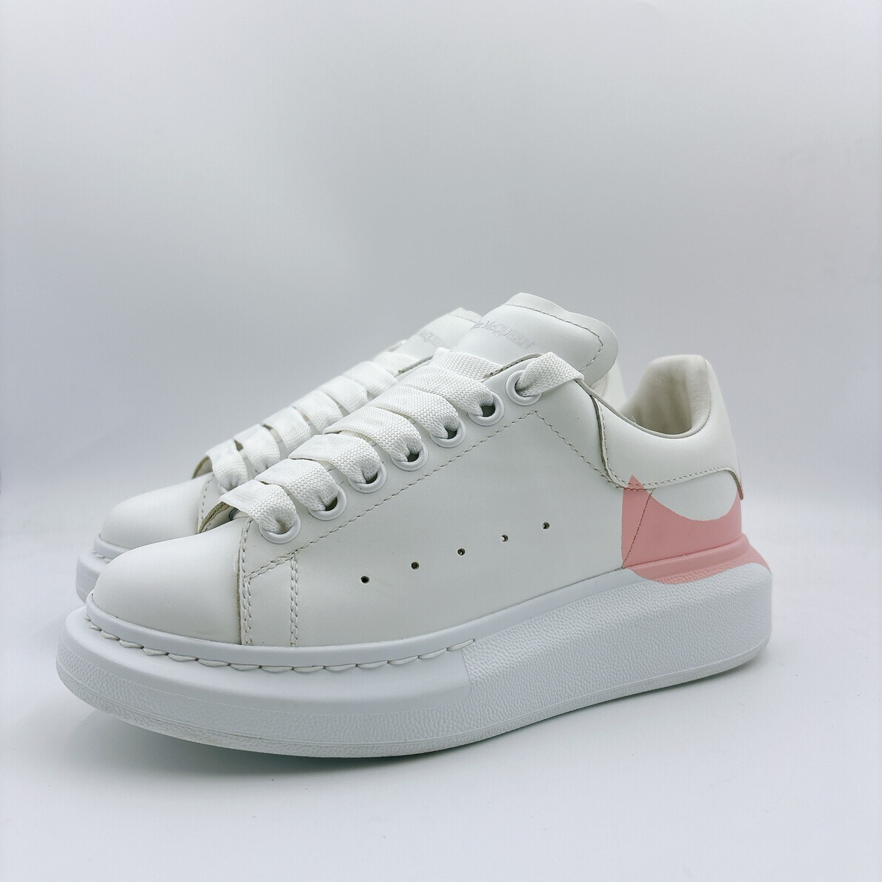 95新 Alexander McQueen/亚历山大·麦昆 35码/粉尾小白鞋/BM01017