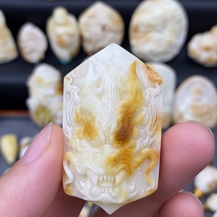 未镶嵌琥珀裸石龙牌a659