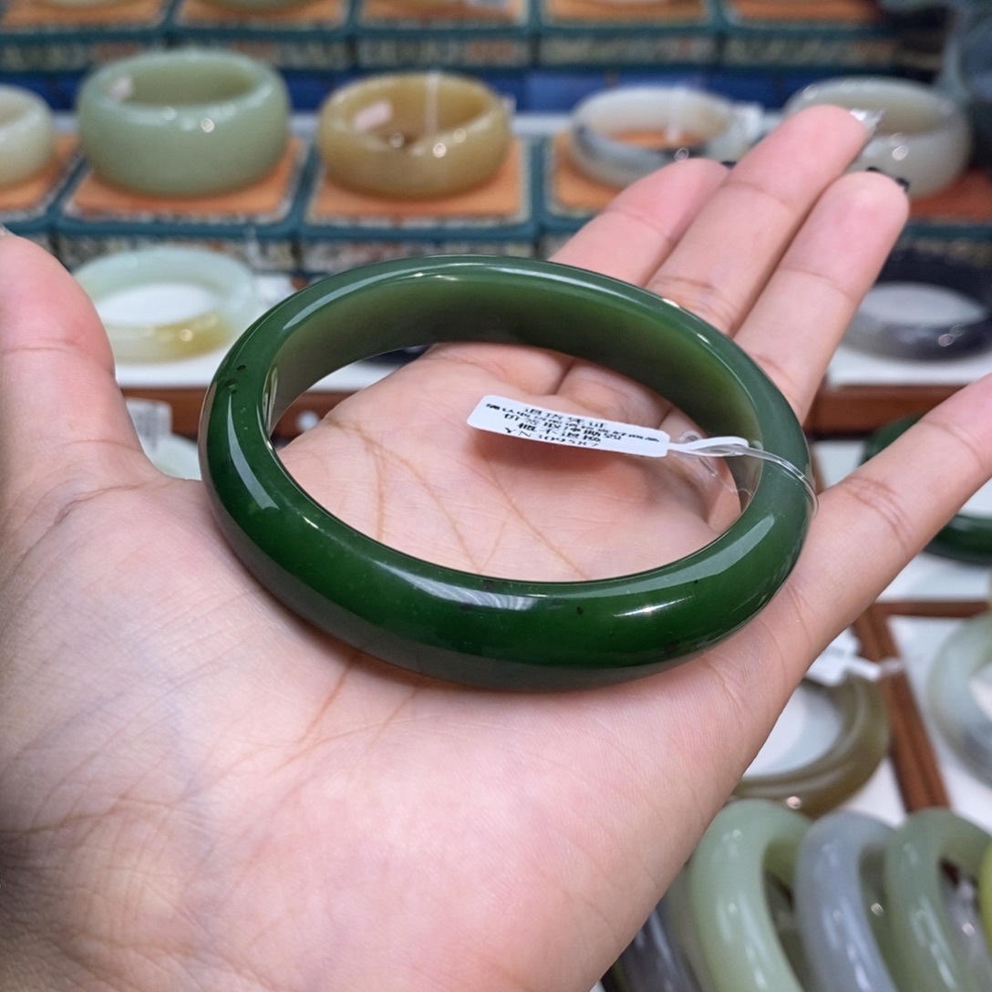 和田玉未镶嵌手镯和田玉俄碧6061