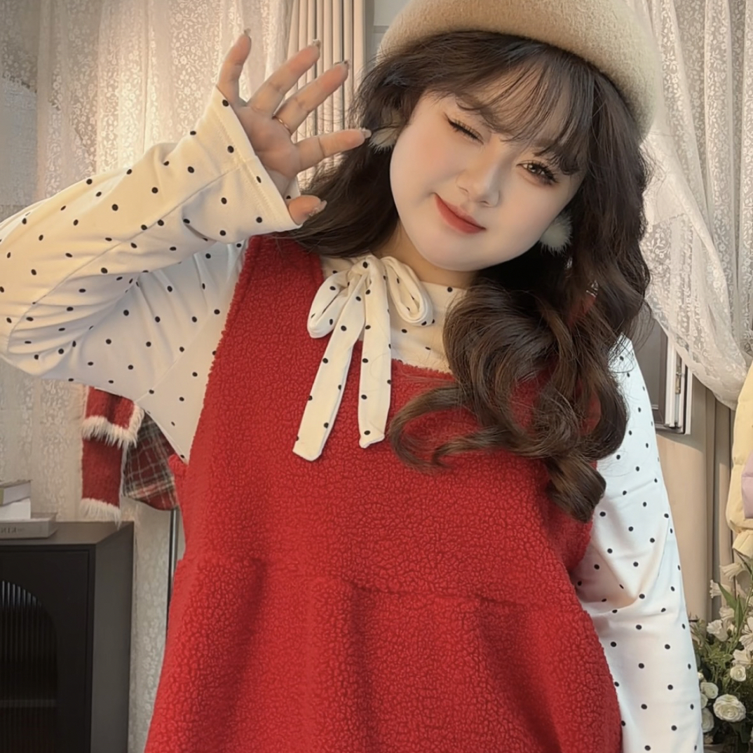 大码胖mm圣诞氛围感穿搭毛毛吊带背心冬季新款内搭叠穿打底衫套装