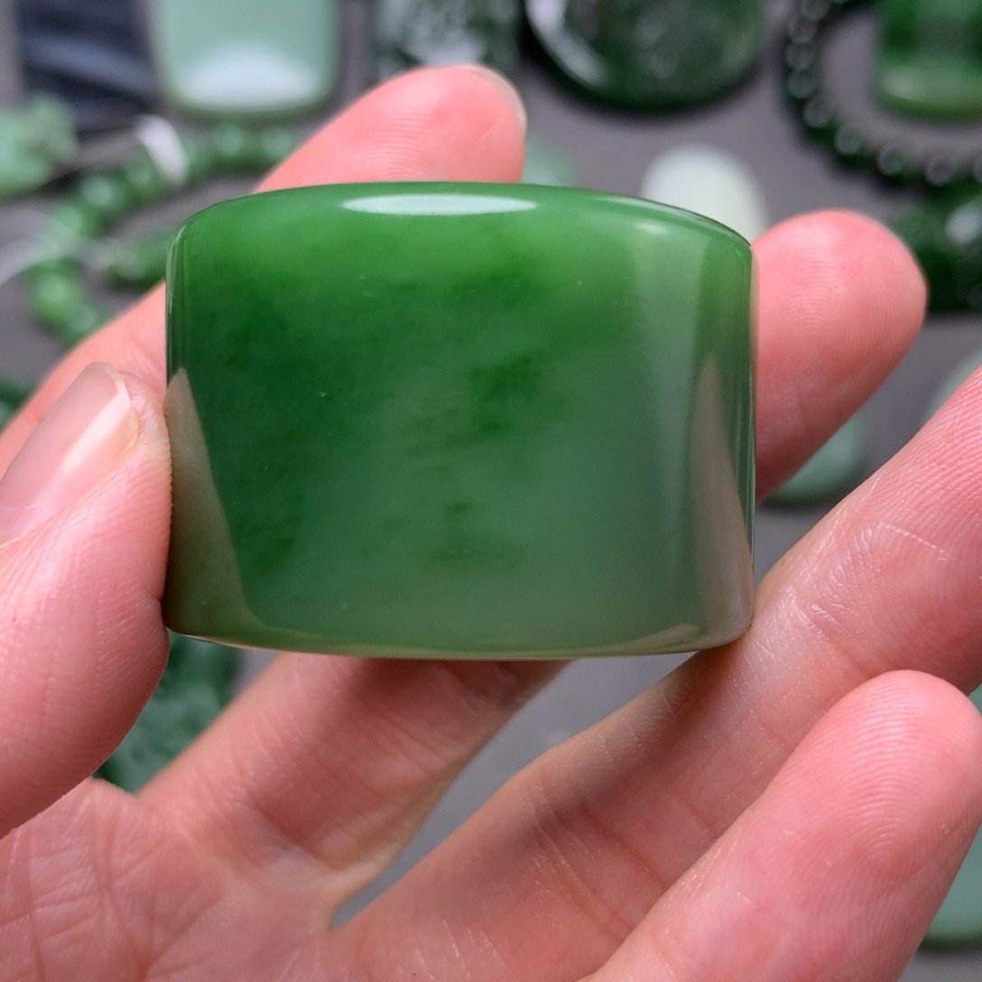 和田玉未镶嵌颈饰飞*