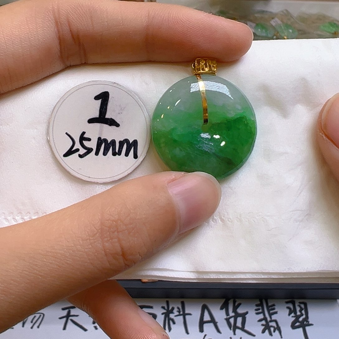 翡翠颈饰18K金镶嵌翡翠