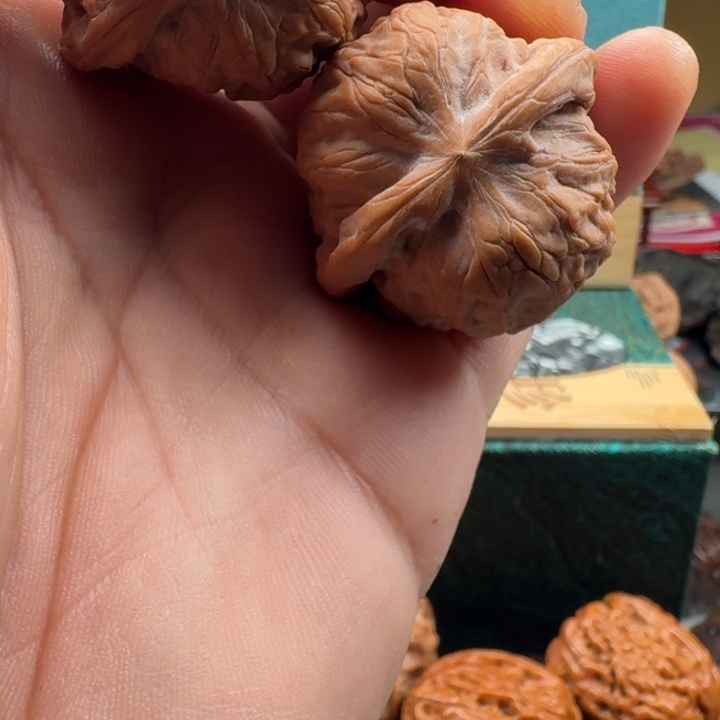 文玩核桃吊坠凤凰山闷尖狮子