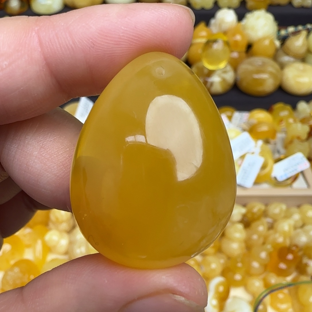 蜜蜡吊坠(赠链)未镶嵌黑*蜜蜡水滴吊坠