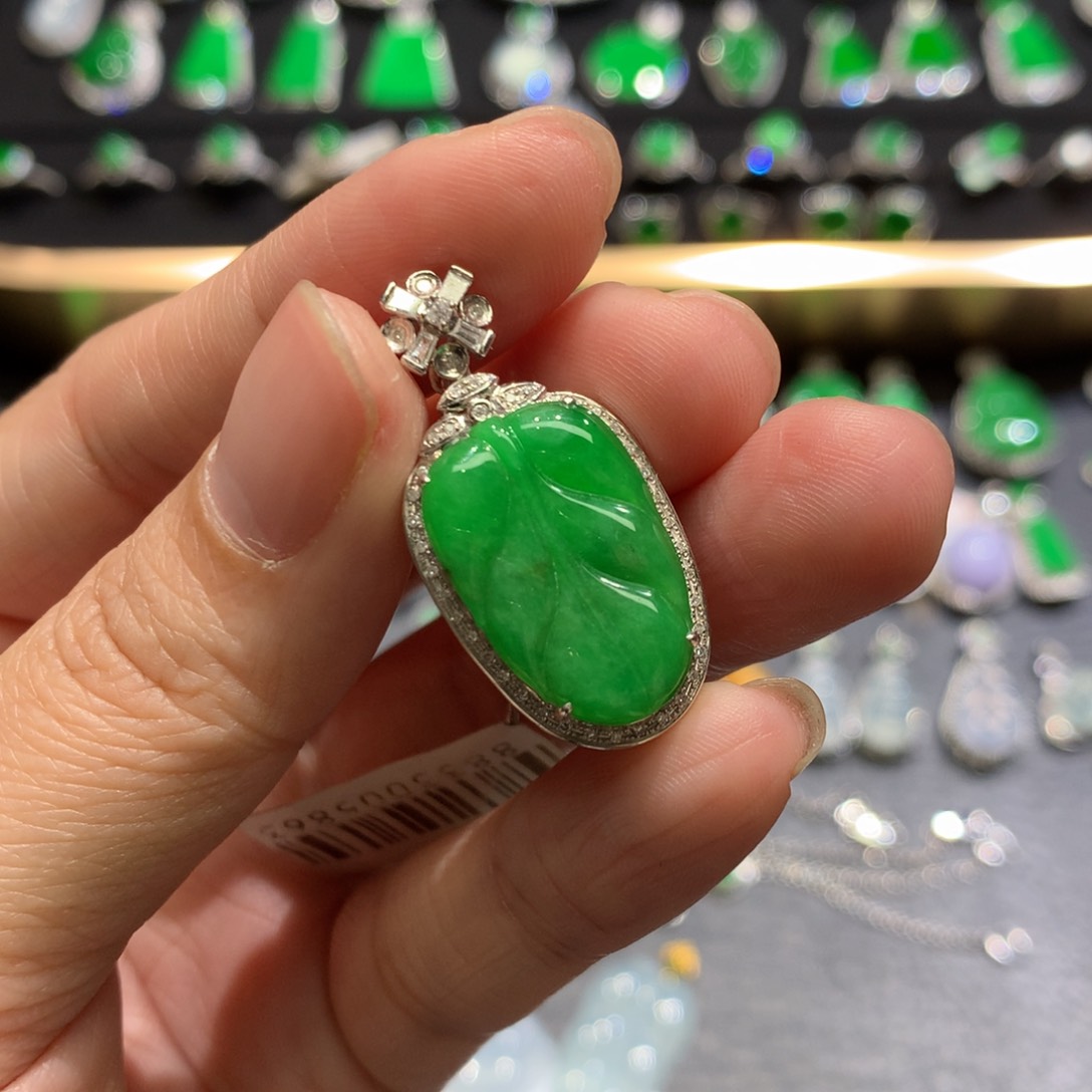 翡翠吊坠(不含链)18K金镶嵌