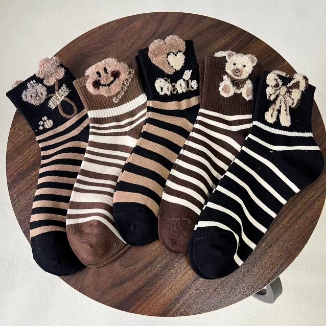 秋冬袜子女中筒百搭韩版立体羽毛纱纯棉小熊袜