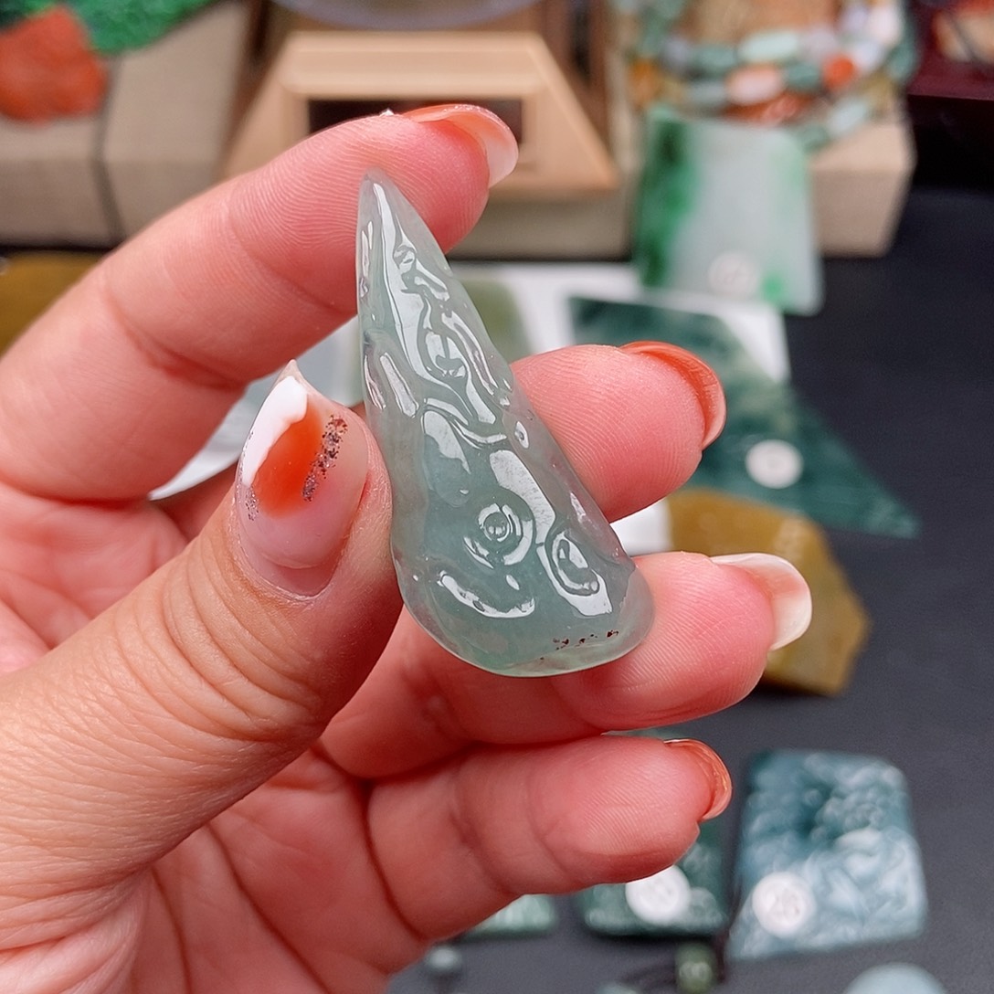 翡翠颈饰未镶嵌翡翠