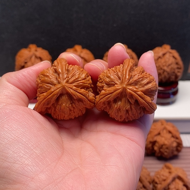 牵***步文玩核桃吊坠白奔