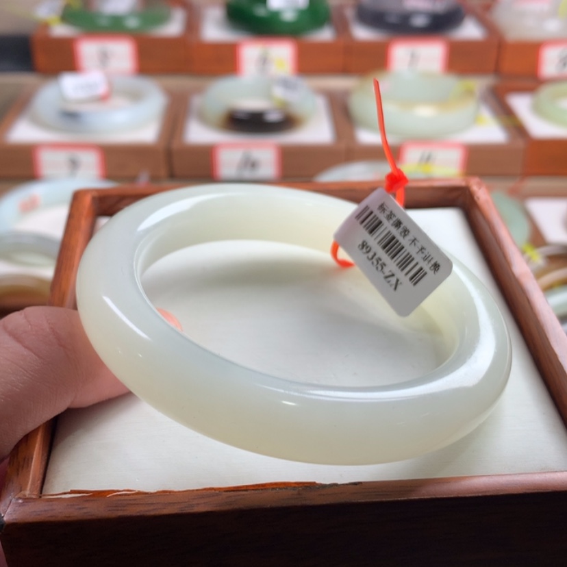 【闪购商品】和田玉手镯未镶嵌58