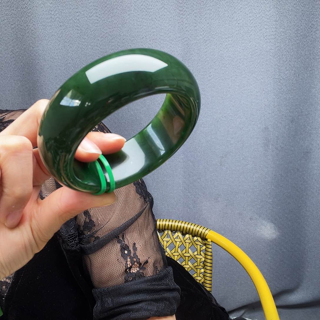 ****光和田玉未镶嵌手镯