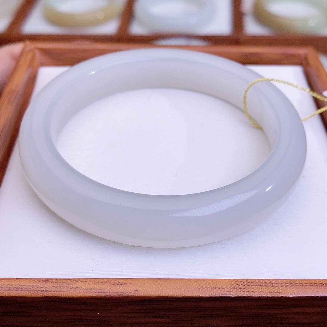 和田玉手镯未镶嵌56.6