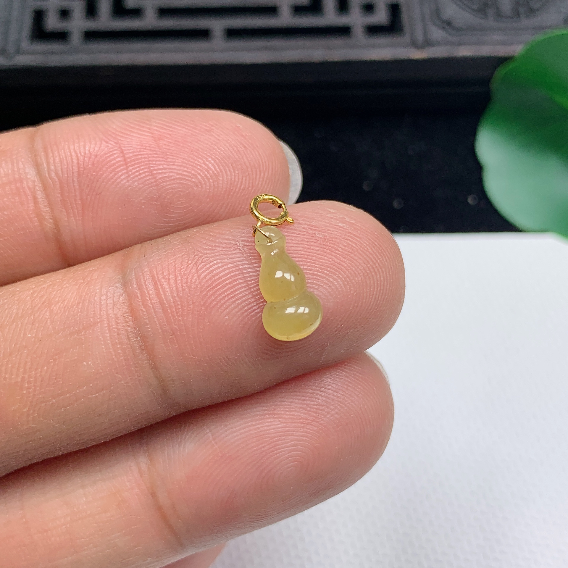 缅甸天然翡翠A货精美冰黄翡葫芦小吊坠尺寸11.2*5.7*2.7mm