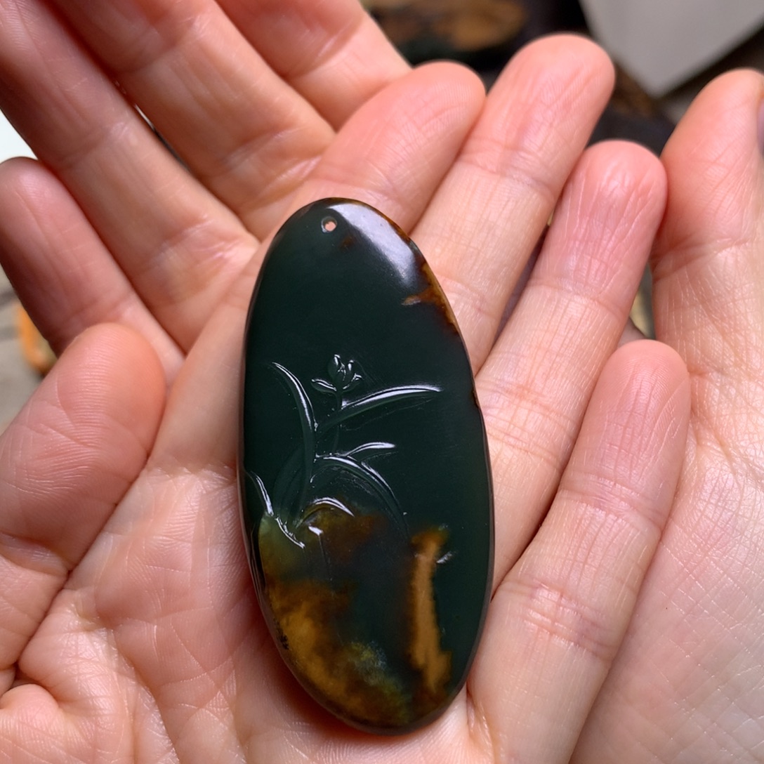 用***1岫岩河磨玉（透闪石质玉）未镶嵌挂件