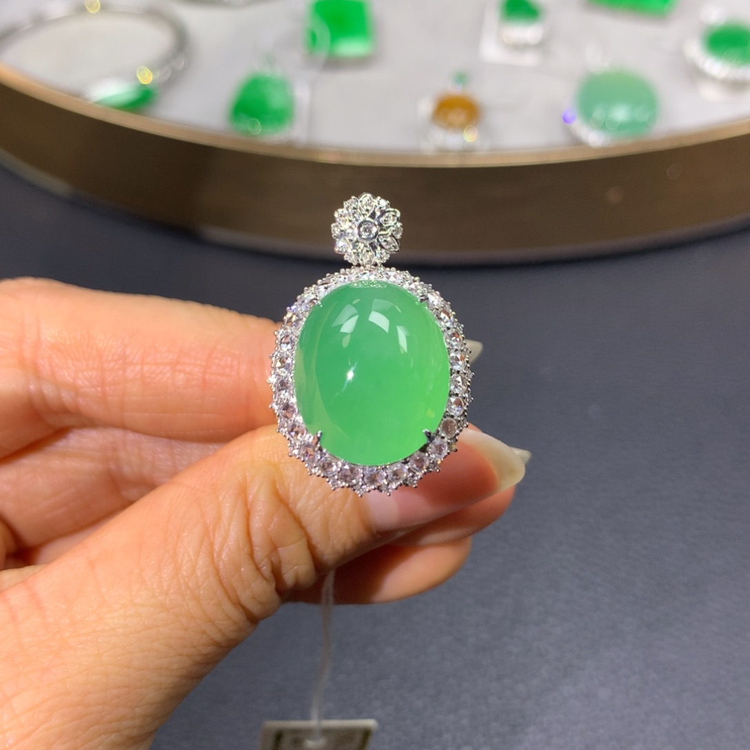 翡翠戒指18K金镶嵌翡翠