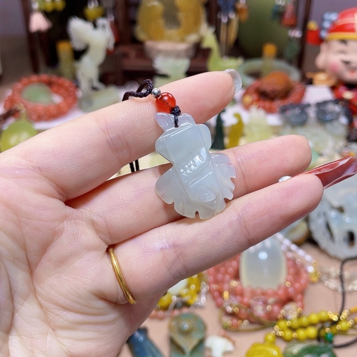 蛇纹石玉颈饰未镶嵌