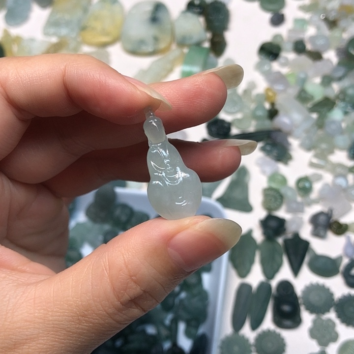 柠***密定制翡翠未镶嵌翡翠