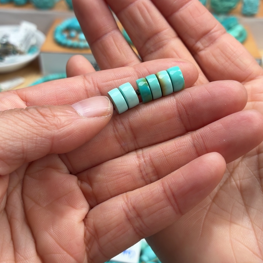 宇***山绿松石未镶嵌珠宝奇石