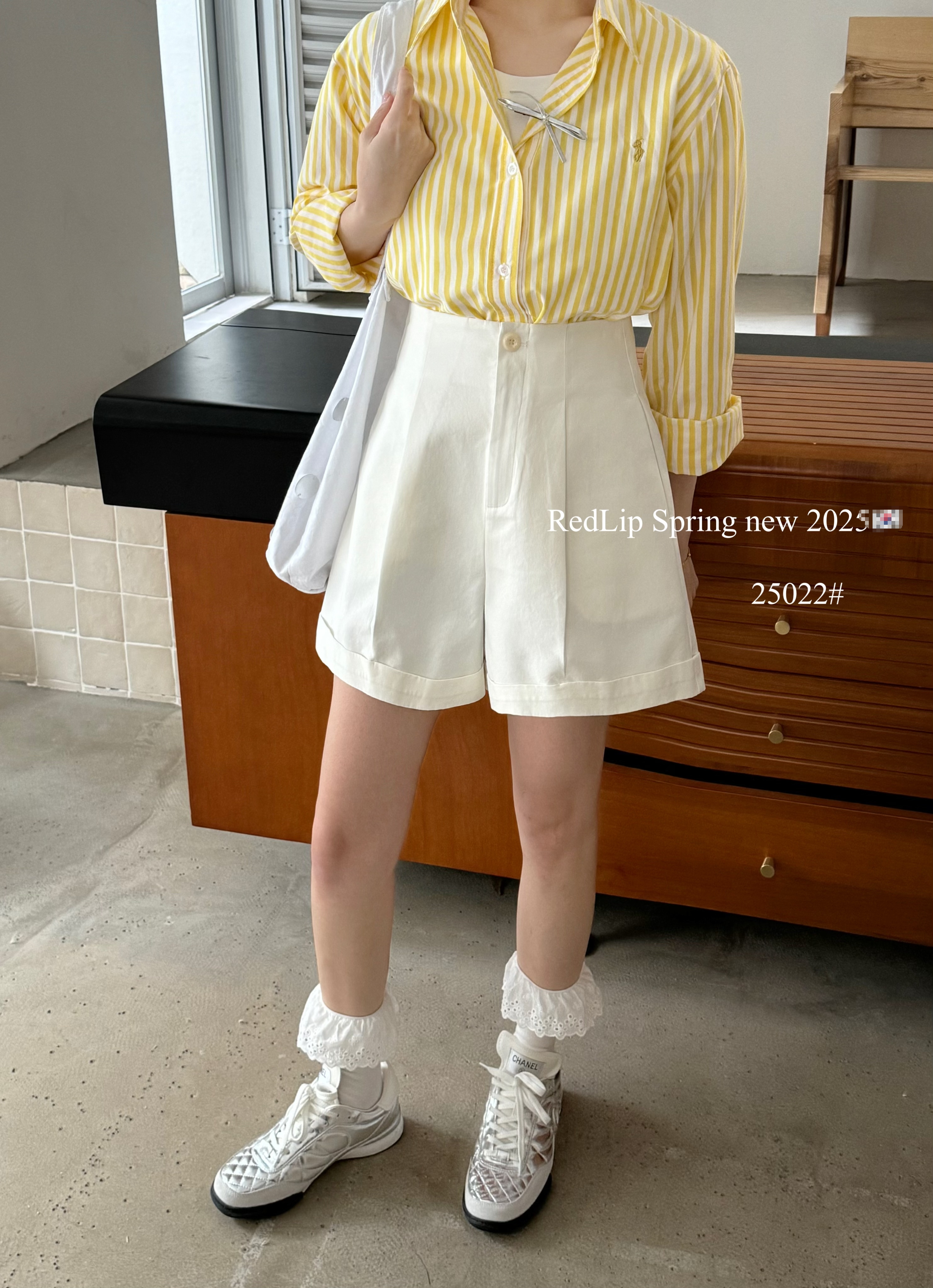 9518号25022#春新款百搭纯色简约休闲翻边设计短裤（有口袋）（预）