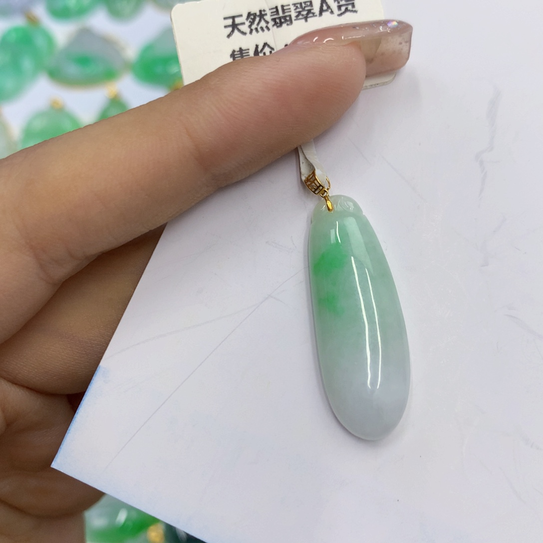 翡翠18K金镶嵌颈饰翡翠