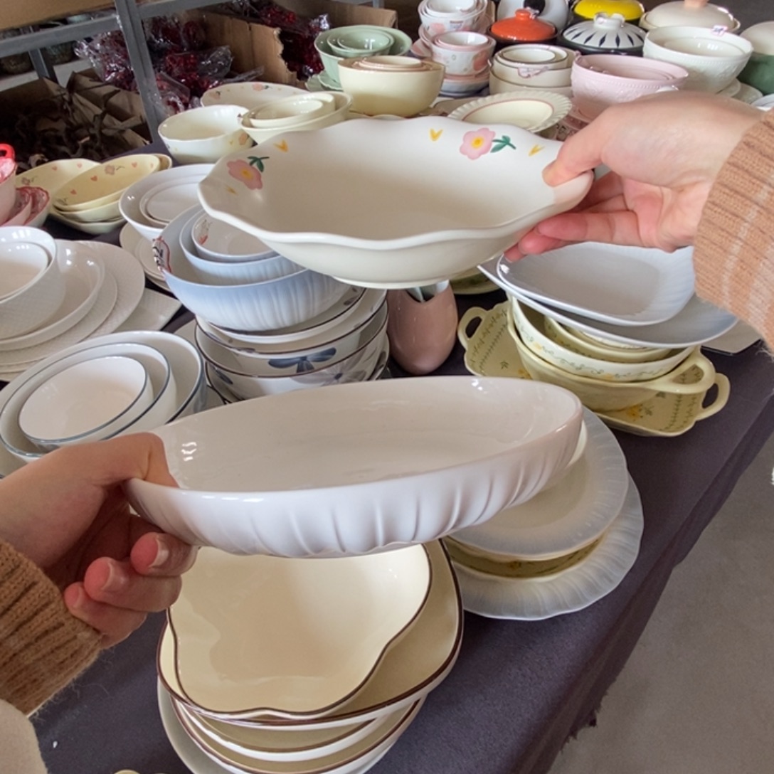 瓷一个白色花深盘 八寸。一个白色南瓜八寸