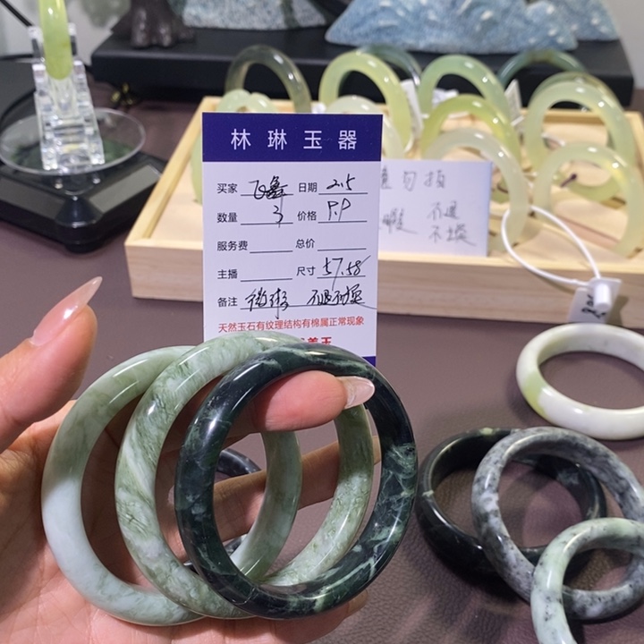 蛇纹石玉手镯未镶嵌