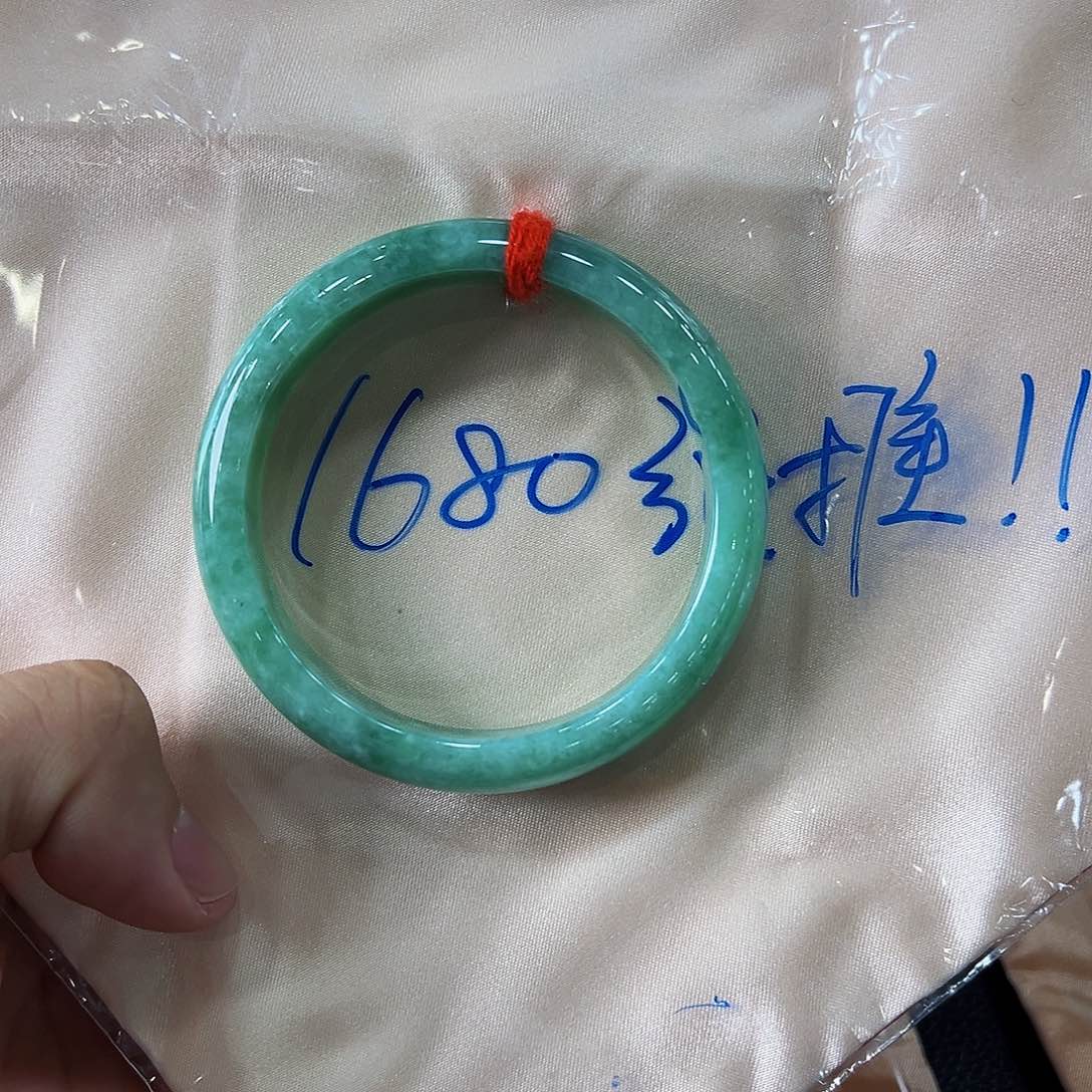 翡翠手镯未镶嵌翡翠手镯57.7.  12.87.4