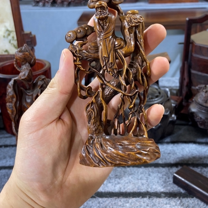 正***戒贡木摆件一个一个。