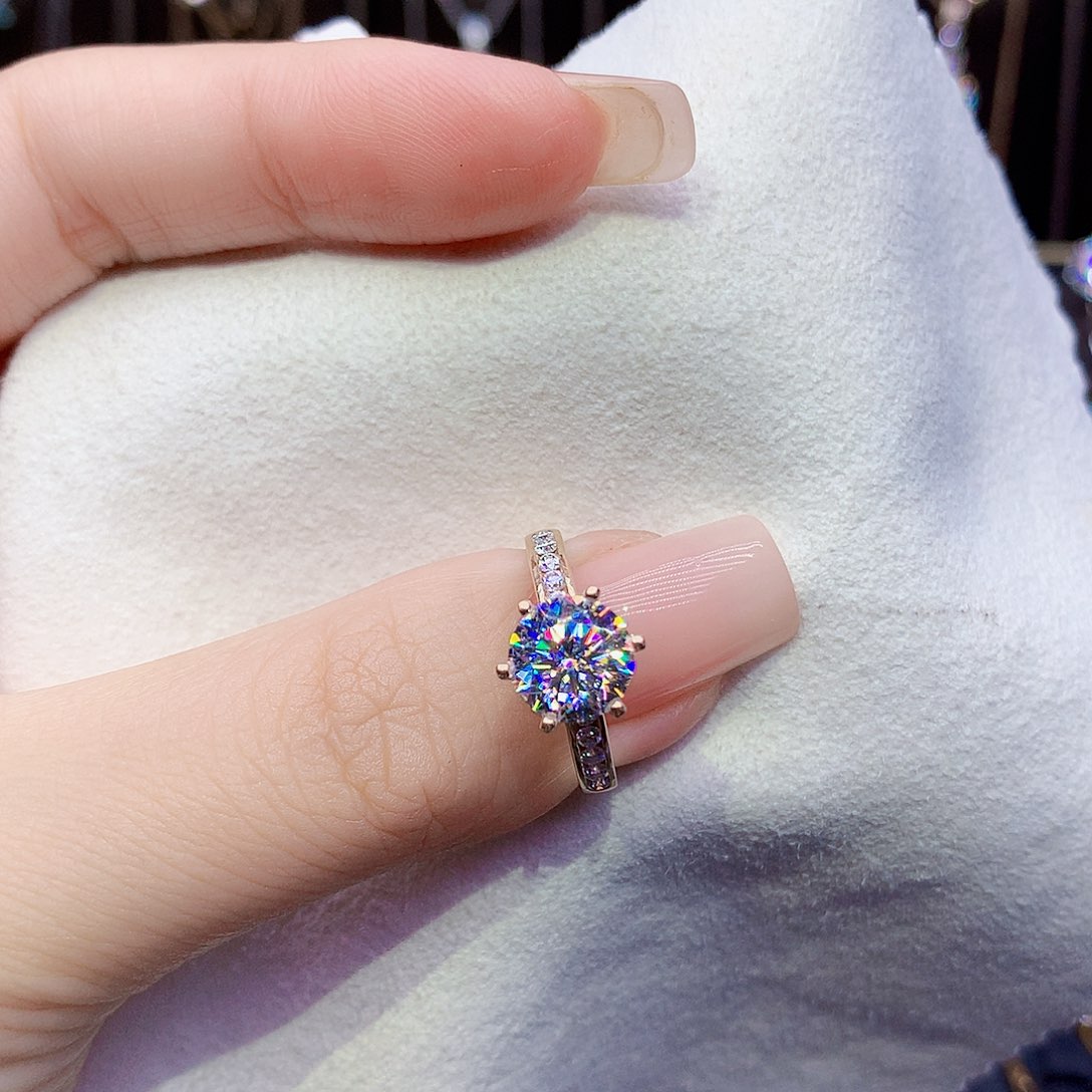 戒指/指环18K金镶嵌合成碳硅石（莫桑石）娜**@