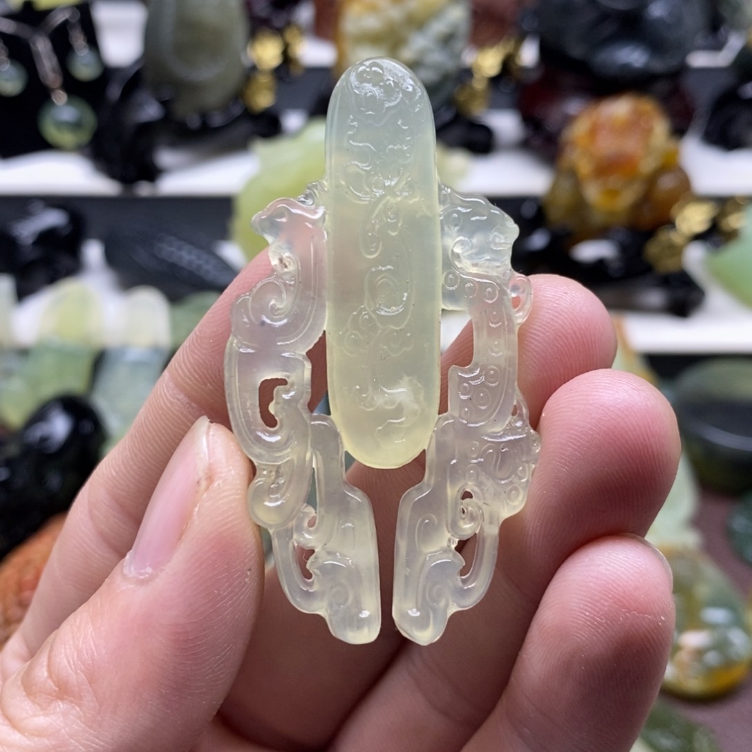 岫玉龙凤佩吊坠未镶嵌