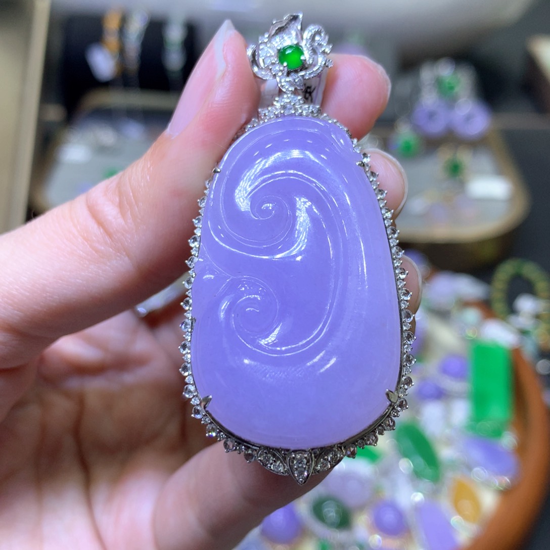 【闪购商品】翡翠颈饰18K金镶嵌翡翠吊坠项链