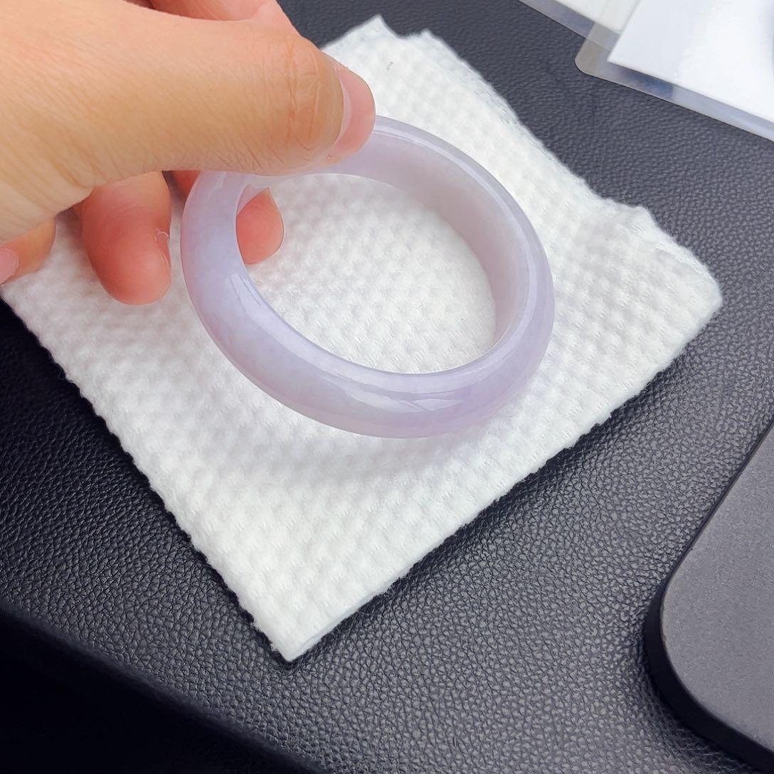 翡翠手镯未镶嵌小圈口