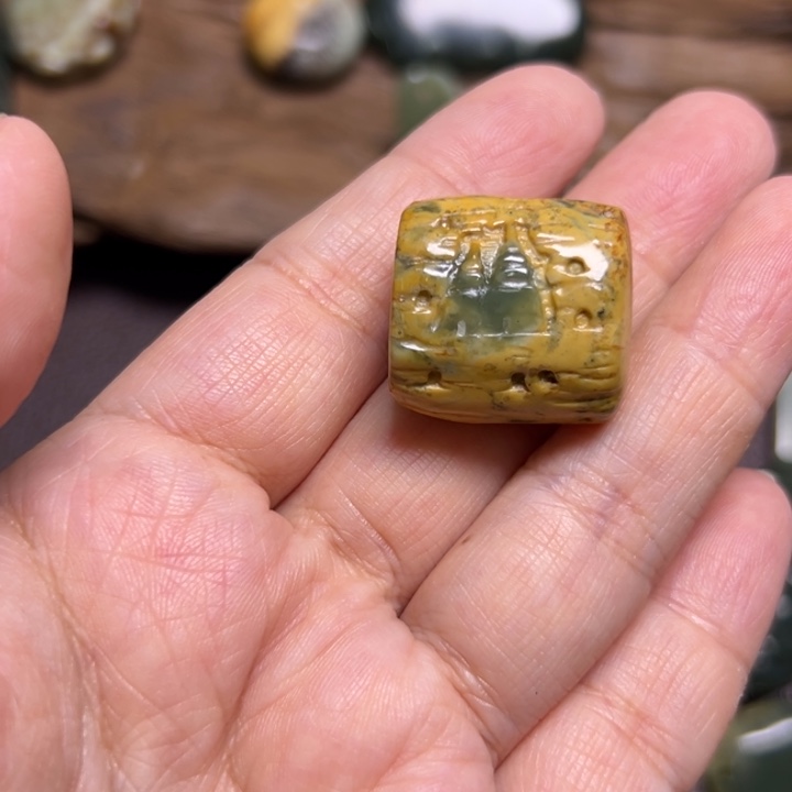 এ****岫岩河磨玉（透闪石质玉）未镶嵌颈饰