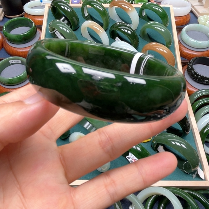 和田玉手镯未镶嵌