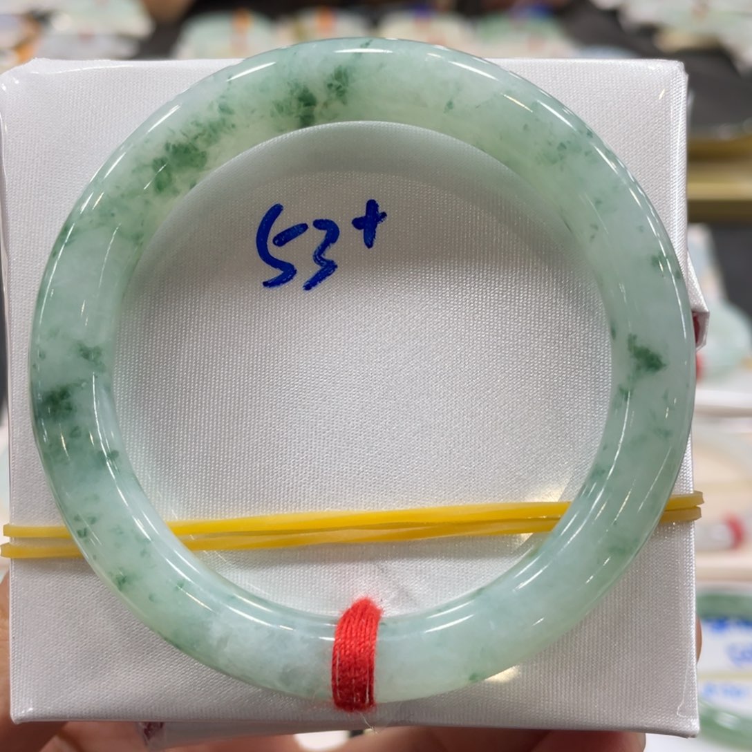 翡翠手镯未镶嵌翡翠手镯