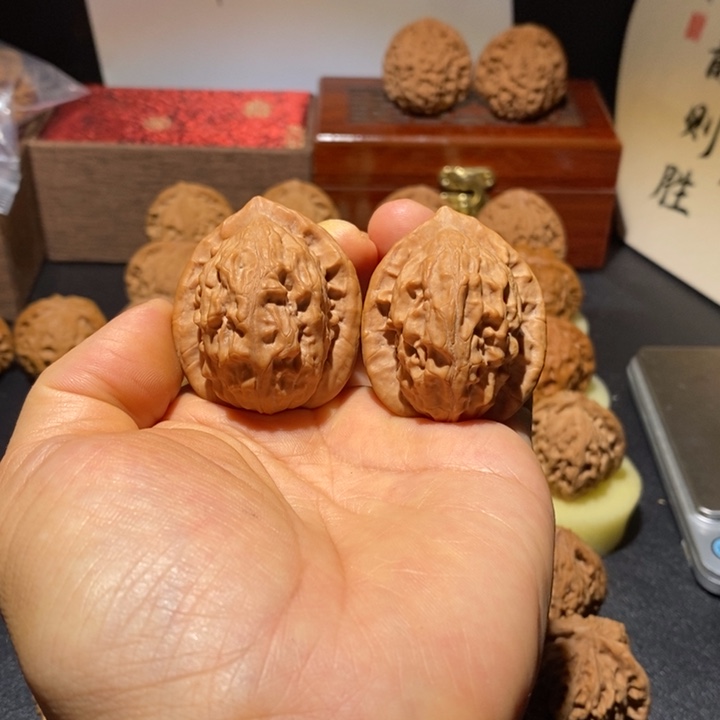 文玩核桃吊坠大红袍36+