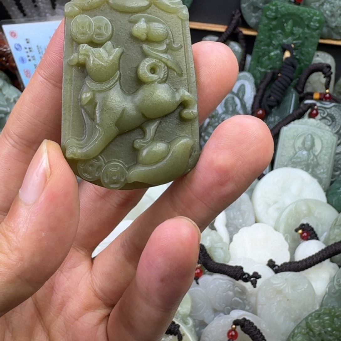 颈饰未镶嵌和田玉