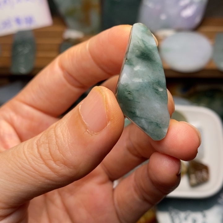 颈饰未镶嵌翡翠天然